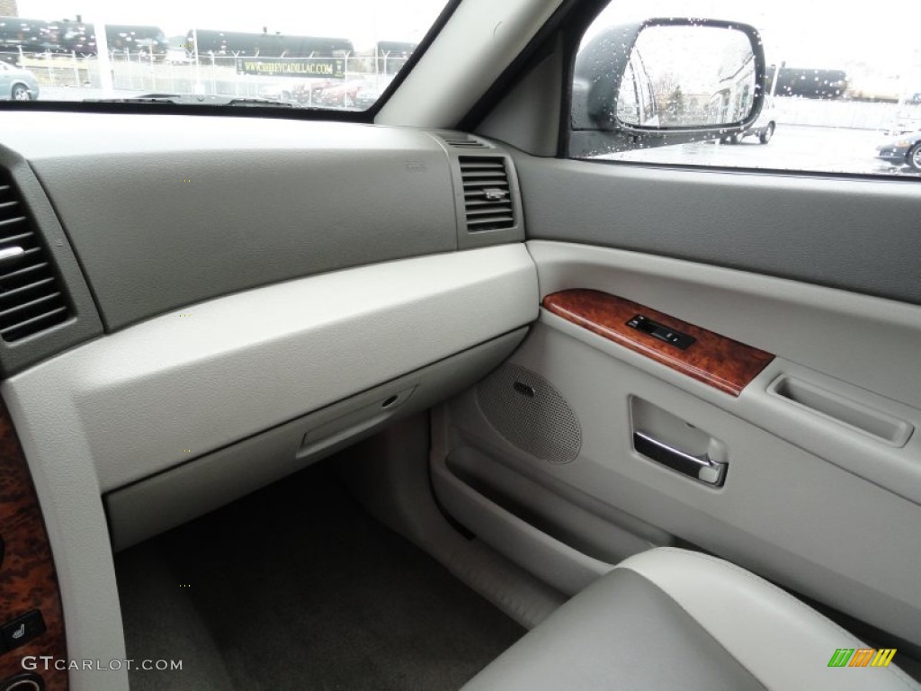 2007 Grand Cherokee Overland - Bright Silver Metallic / Dark Khaki/Light Graystone photo #19