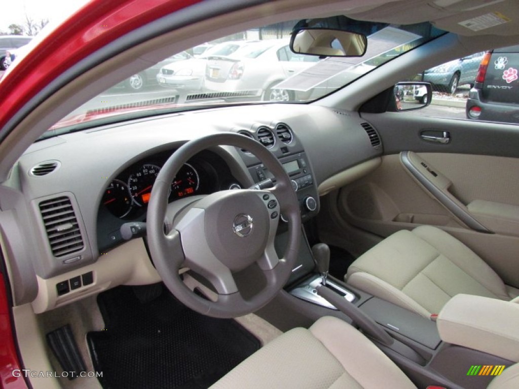 Blond Interior 2010 Nissan Altima 2.5 S Coupe Photo #58743129