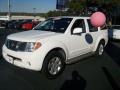 2006 Avalanche White Nissan Pathfinder LE  photo #17