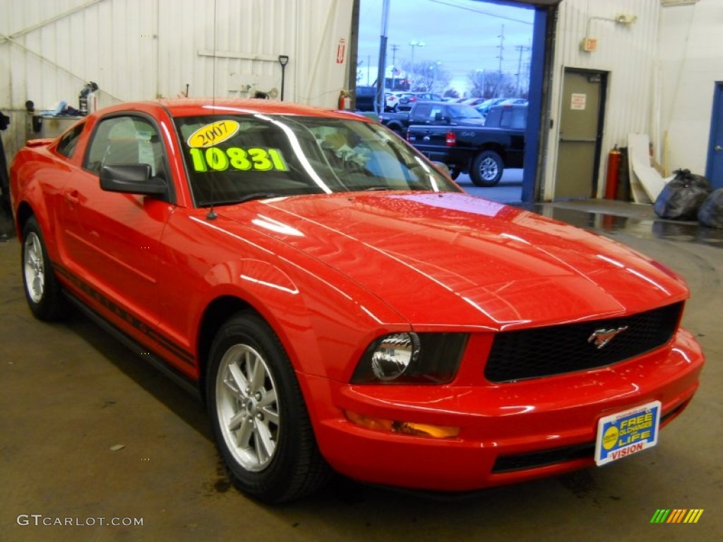 2007 Mustang V6 Deluxe Coupe - Torch Red / Dark Charcoal photo #17