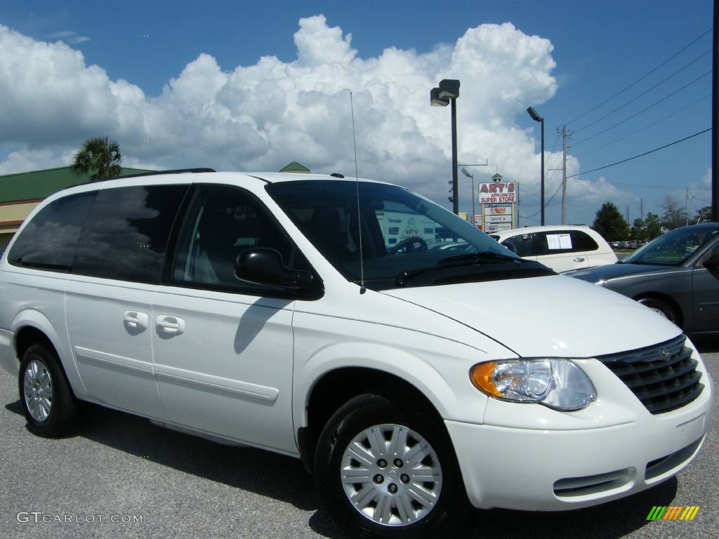 2007 Town & Country LX - Stone White / Medium Slate Gray photo #16