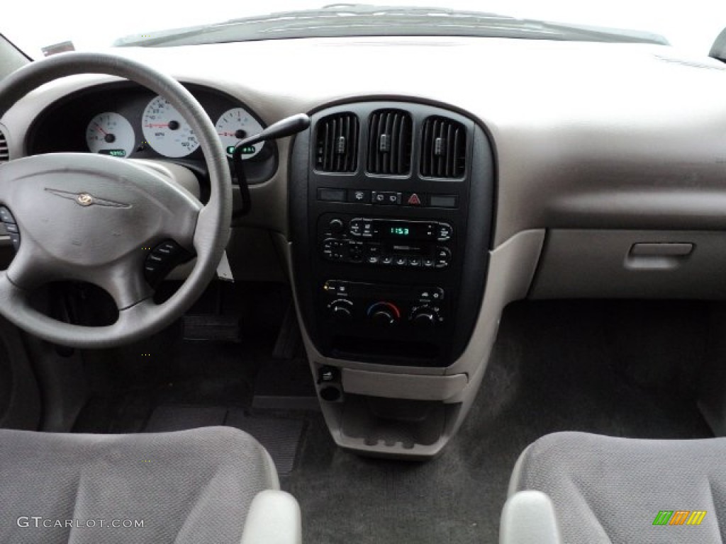 2002 Chrysler Voyager Standard Voyager Model Taupe Dashboard Photo #58748733