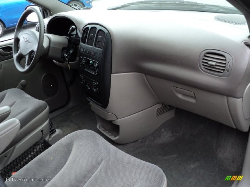 2002 Chrysler Voyager Standard Voyager Model Taupe Dashboard Photo #58748778