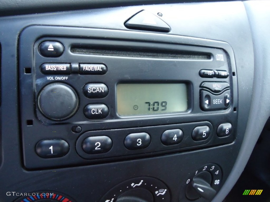 2001 Ford Focus SE Wagon Audio System Photo #58756698