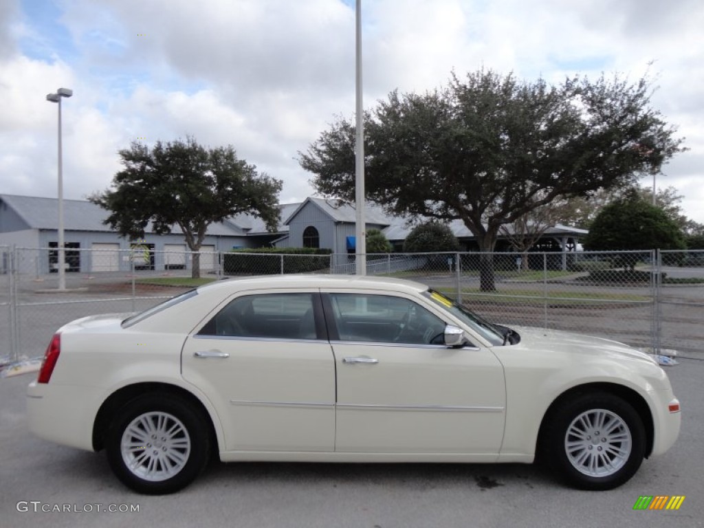 Cool Vanilla White 2010 Chrysler 300 Touring Exterior Photo #58758117