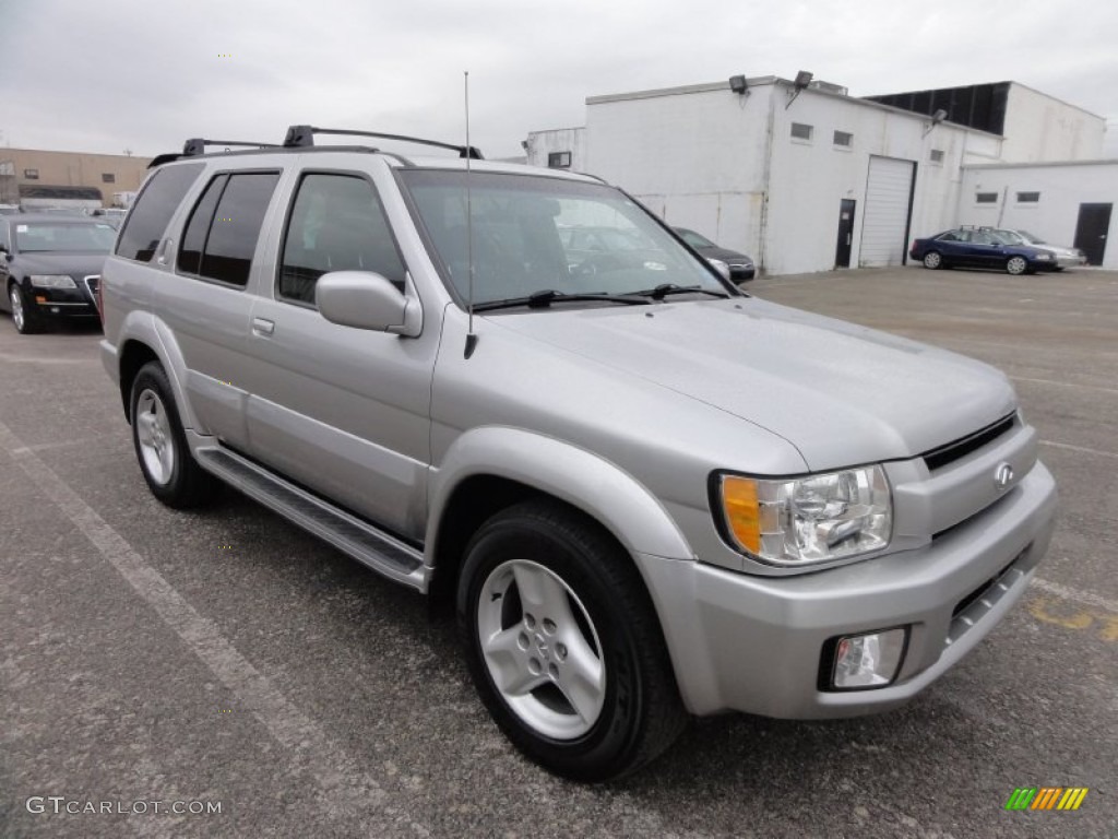 2002 QX4 4x4 - Brilliant Silver Metallic / Graphite photo #4