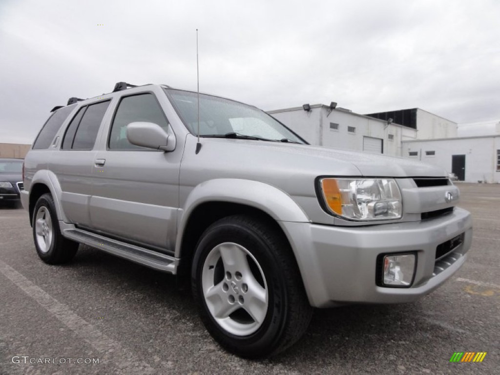 2002 QX4 4x4 - Brilliant Silver Metallic / Graphite photo #5