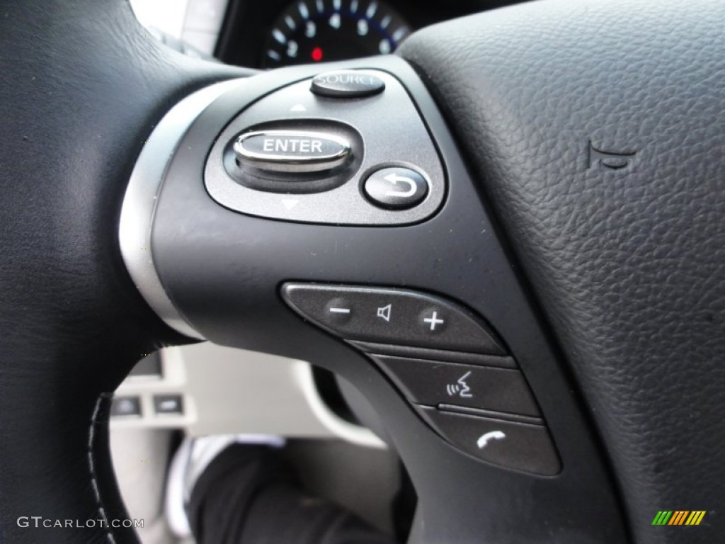 2011 Infiniti M 37x AWD Sedan Controls Photos