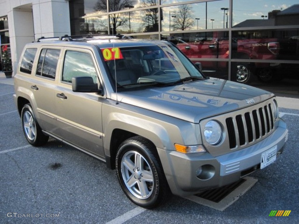 2007 Patriot Limited 4x4 - Light Khaki Metallic / Pastel Pebble Beige photo #2