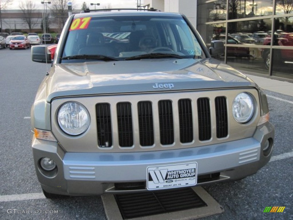 2007 Patriot Limited 4x4 - Light Khaki Metallic / Pastel Pebble Beige photo #3