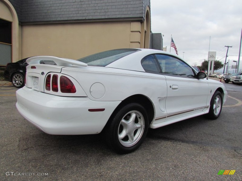 Ultra White 1998 Ford Mustang V6 Coupe Exterior Photo #58772448