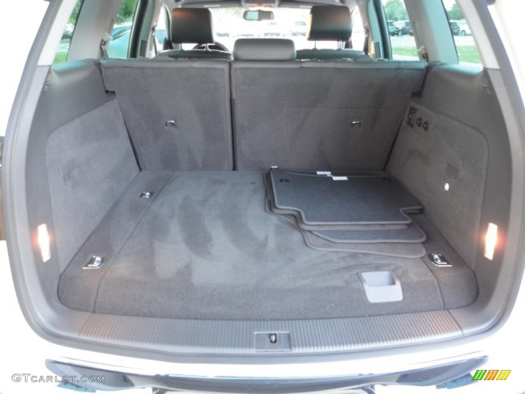 2010 Volkswagen Touareg TDI 4XMotion Trunk Photos