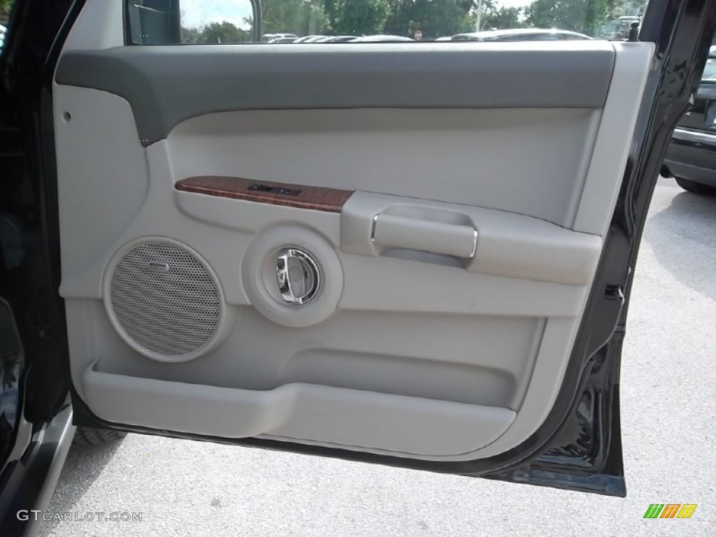 2008 Jeep Commander Limited Door Panel Photos
