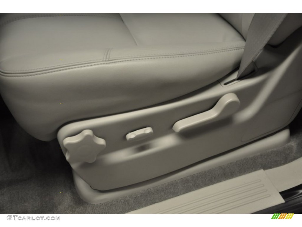 2011 Tahoe LT 4x4 - Black / Light Titanium/Dark Titanium photo #13