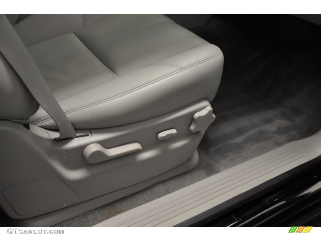 2011 Tahoe LT 4x4 - Black / Light Titanium/Dark Titanium photo #14