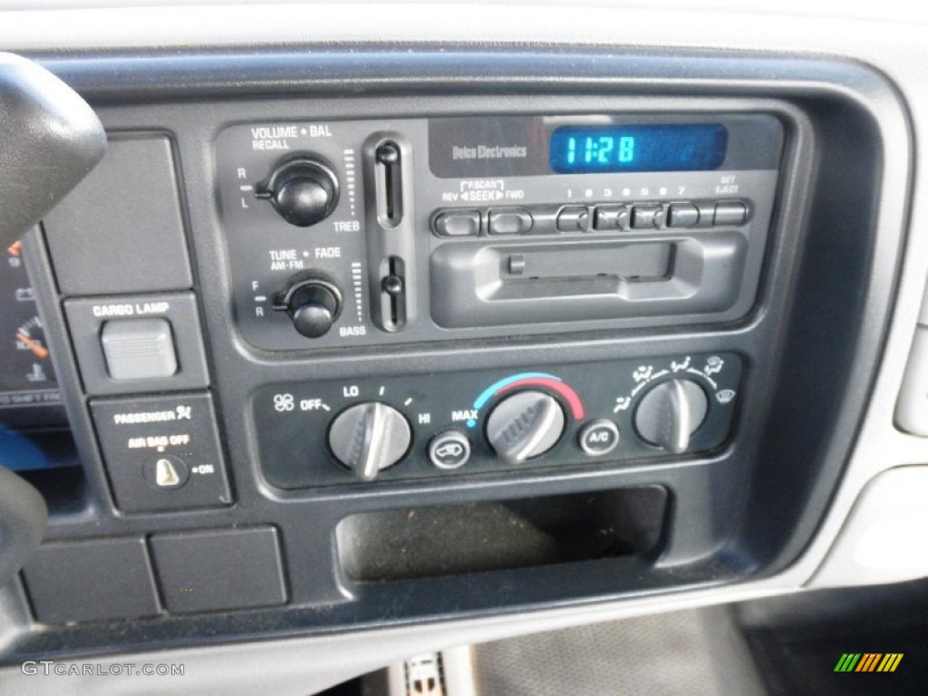 1998 Chevrolet C/K K1500 Regular Cab 4x4 Controls Photo #58795668