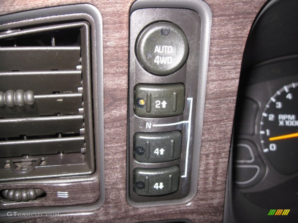 2003 Tahoe Z71 4x4 - Summit White / Gray/Dark Charcoal photo #24