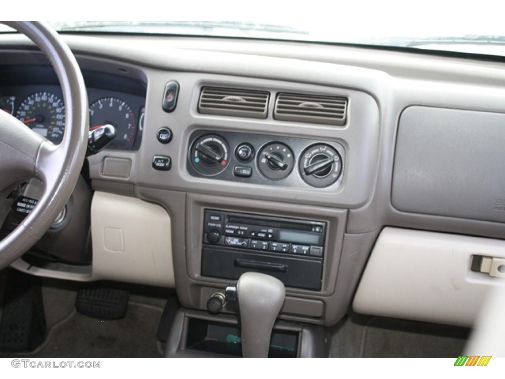 2000 Montero Sport XLS - Alpine White / Tan photo #13