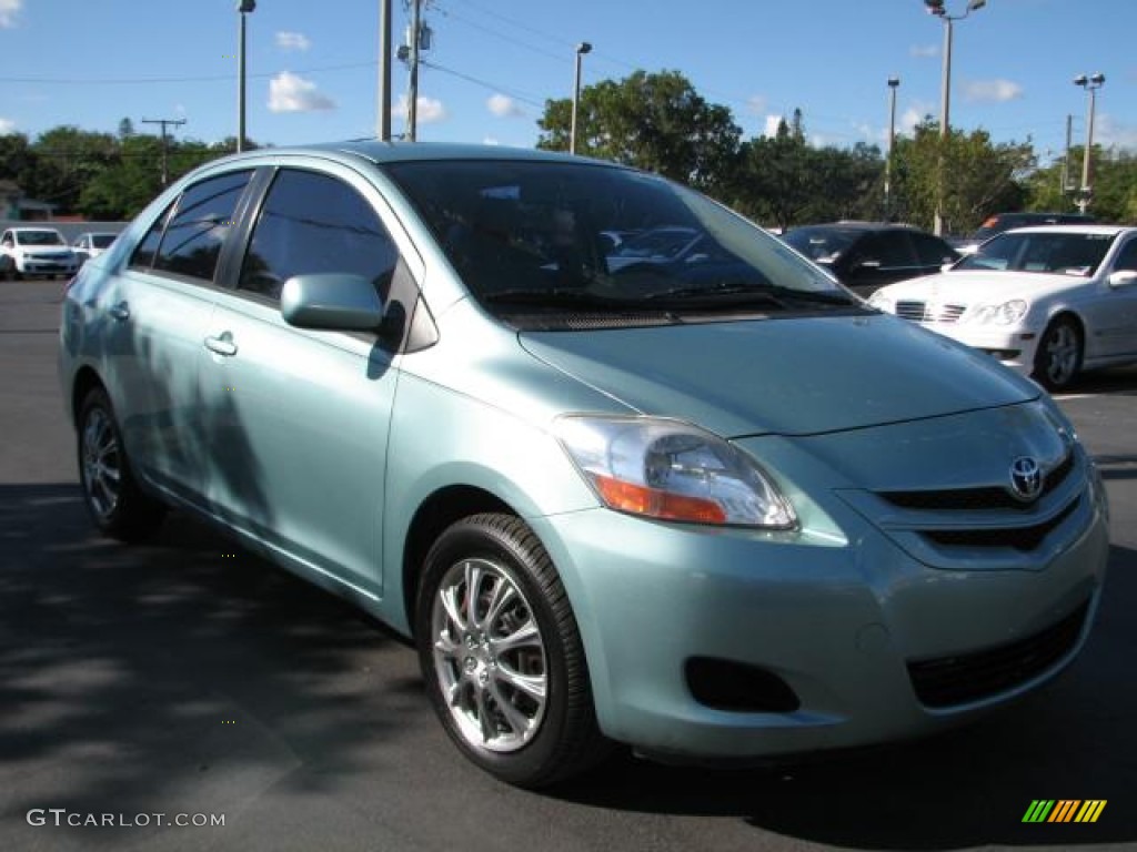 2007 Yaris Sedan - Jade Sea Metallic / Bisque photo #1