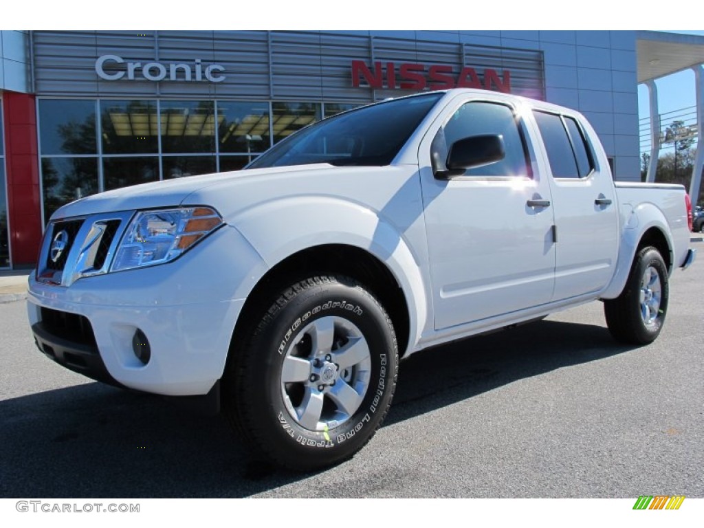 Avalanche White Nissan Frontier