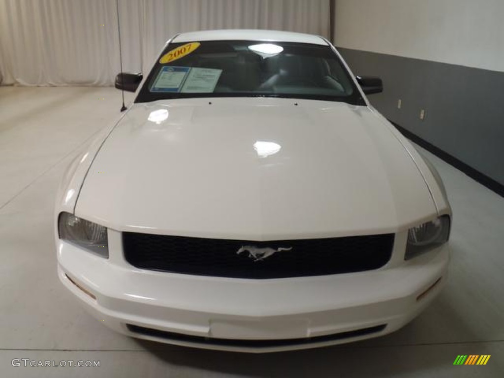 2007 Mustang V6 Deluxe Coupe - Performance White / Light Graphite photo #3