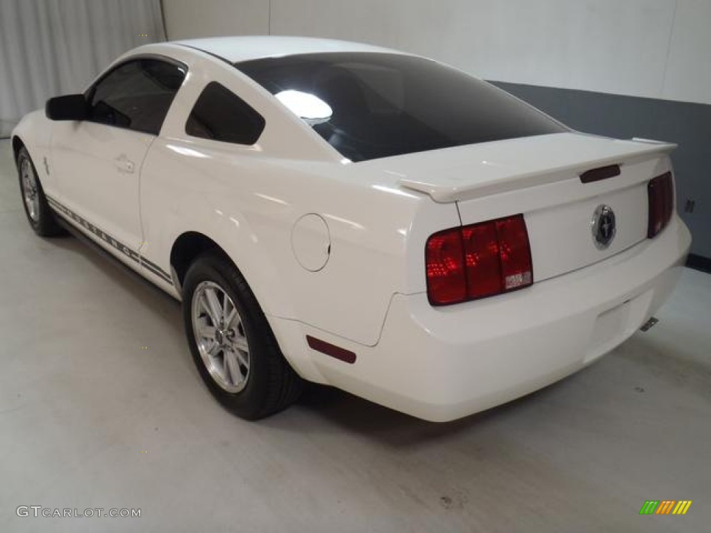 2007 Mustang V6 Deluxe Coupe - Performance White / Light Graphite photo #17