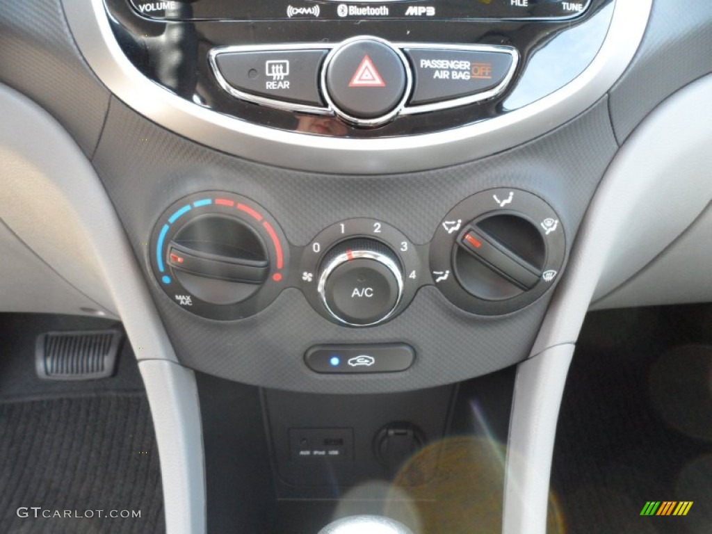 2012 Hyundai Accent GLS 4 Door Controls Photo #58818803