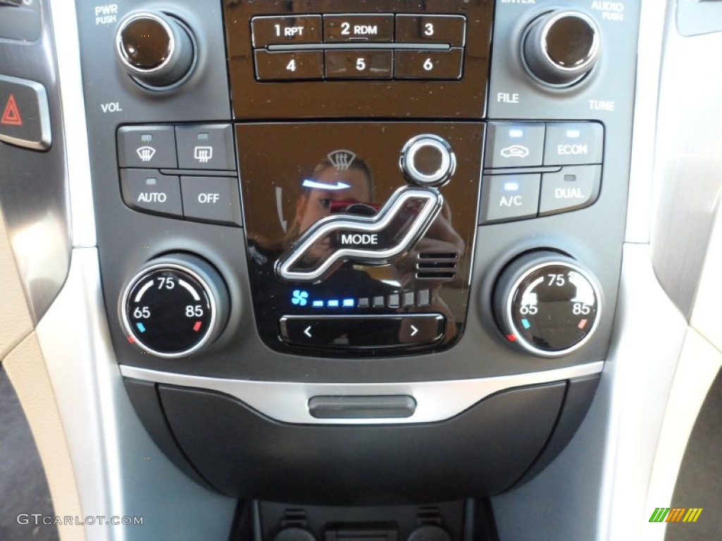 2011 Hyundai Sonata Hybrid Controls Photo #58820376