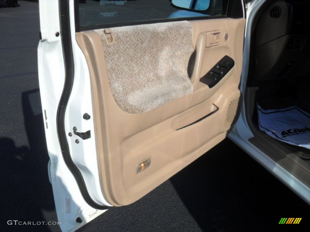 2001 Isuzu Rodeo LS Door Panel Photos