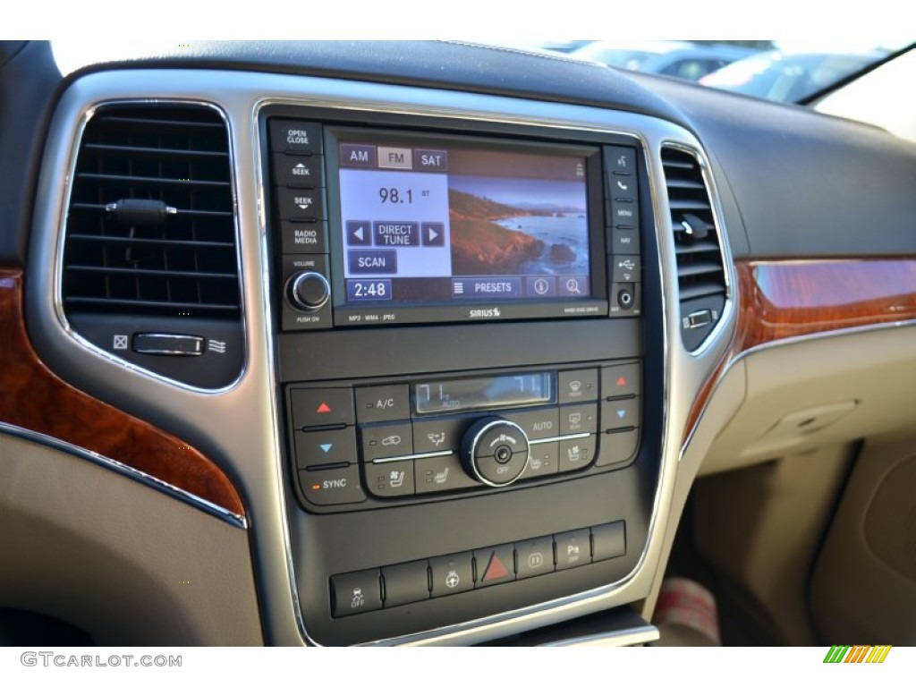2011 Jeep Grand Cherokee Overland Controls Photo #58827931