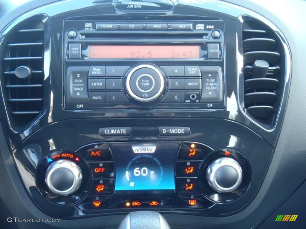 2012 Nissan Juke SV Controls Photo #58834836