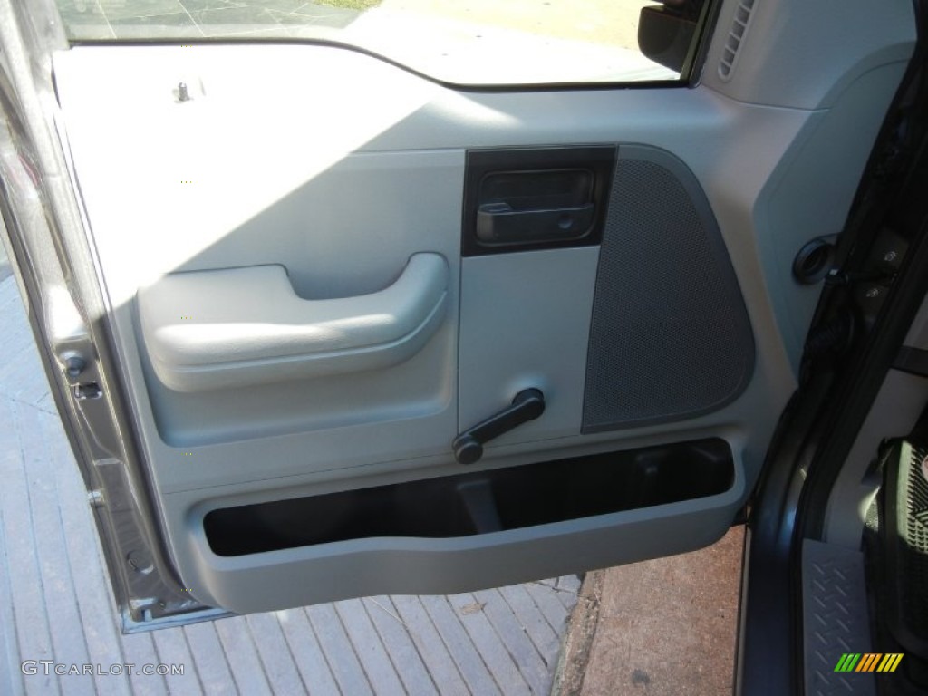 2006 F150 STX Regular Cab - Dark Shadow Grey Metallic / Medium Flint photo #11