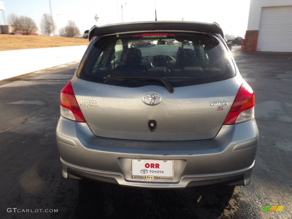 2009 Toyota Yaris S 3 Door Liftback Marks and Logos Photos