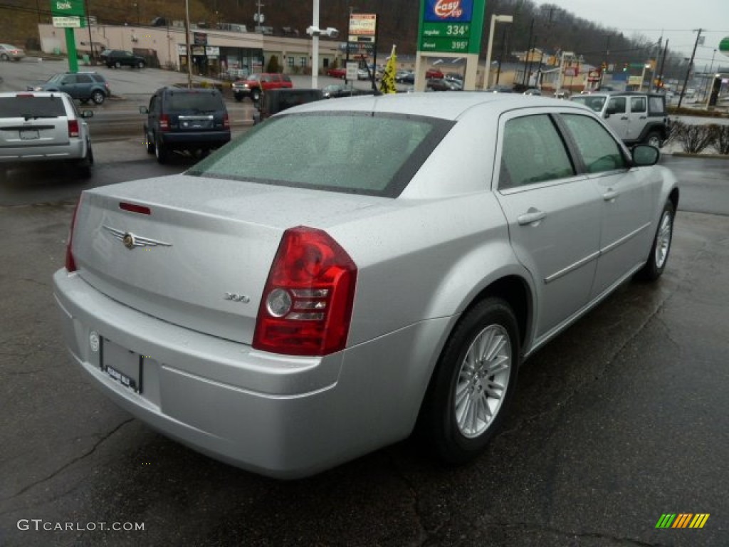 2008 300 LX - Bright Silver Metallic / Dark Slate Gray photo #5