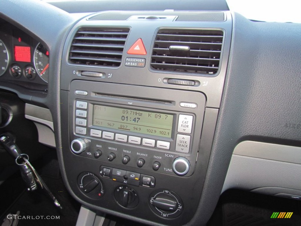 2008 Volkswagen Rabbit 4 Door Controls Photos