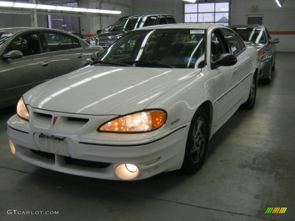 2004 Grand Am GT Sedan - Summit White / Dark Pewter photo #1