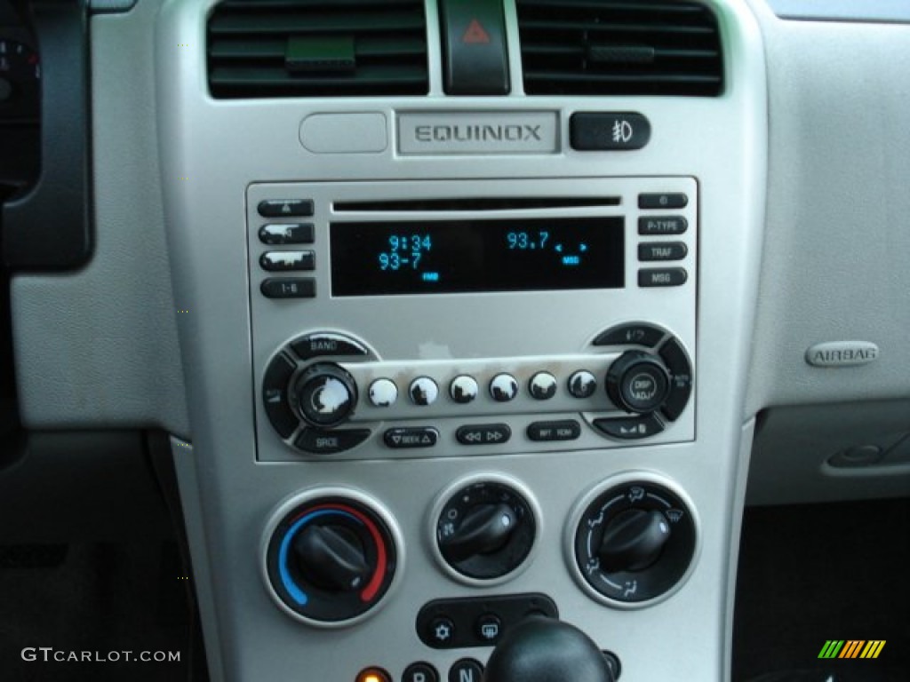 2005 Equinox LS - Meander Green Metallic / Light Gray photo #22