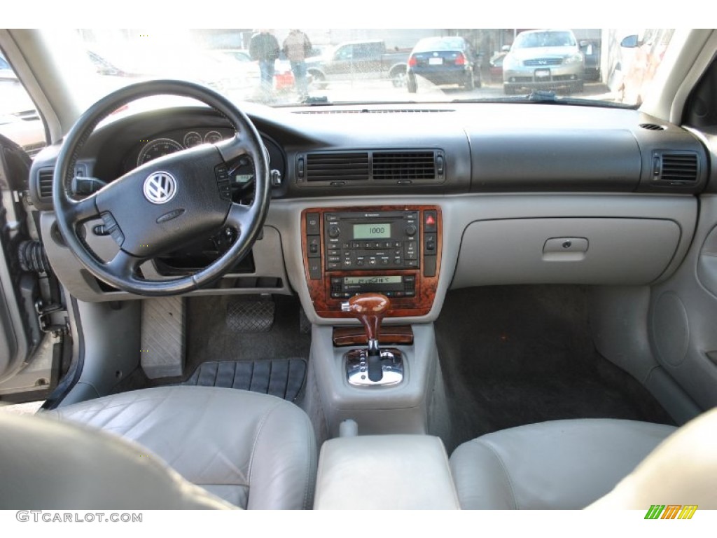 2003 Volkswagen Passat GLX Wagon Dashboard Photos