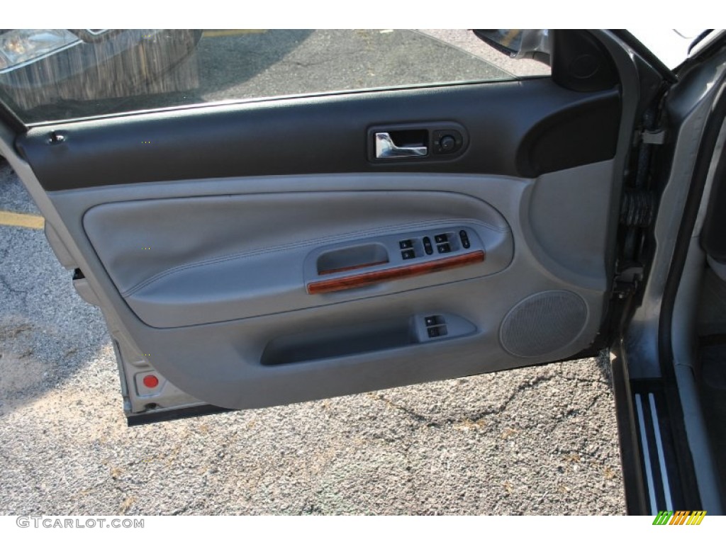 2003 Volkswagen Passat GLX Wagon Grey Door Panel Photo #58862977