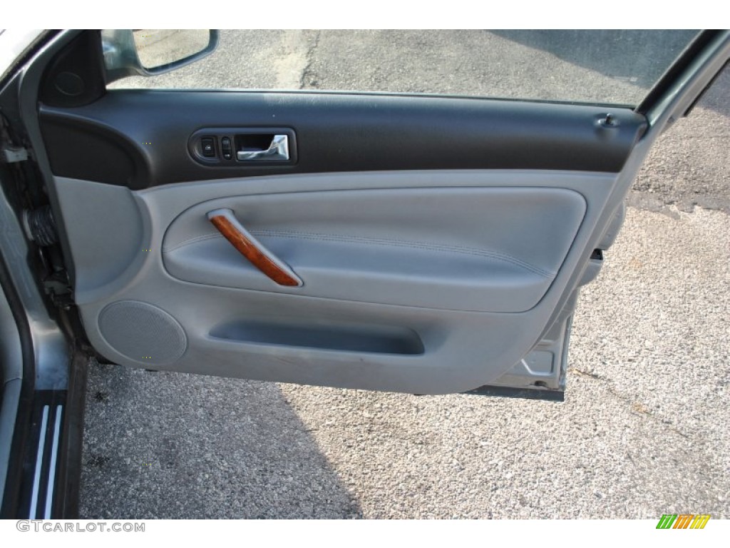 2003 Volkswagen Passat GLX Wagon Grey Door Panel Photo #58862986