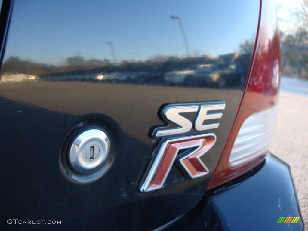 2004 Nissan Sentra SE-R Marks and Logos Photos