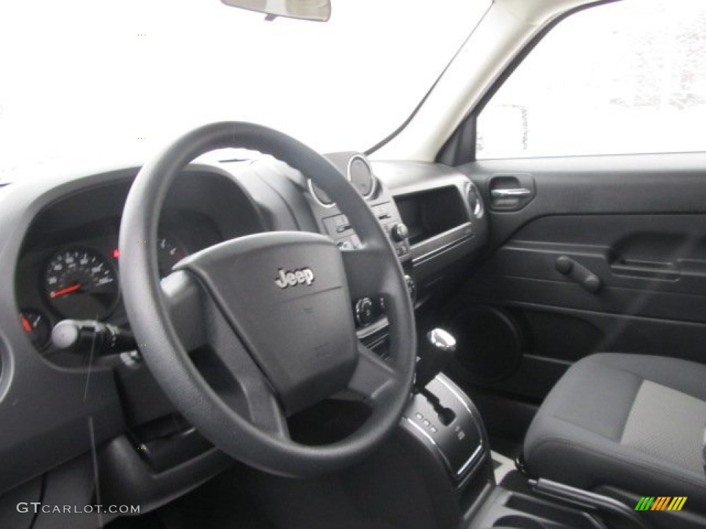 2010 Jeep Patriot Sport Steering Wheel Photos