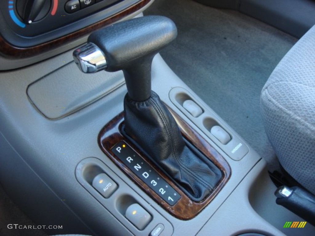 2001 L Series LW300 Wagon - Bright Silver / Gray photo #20