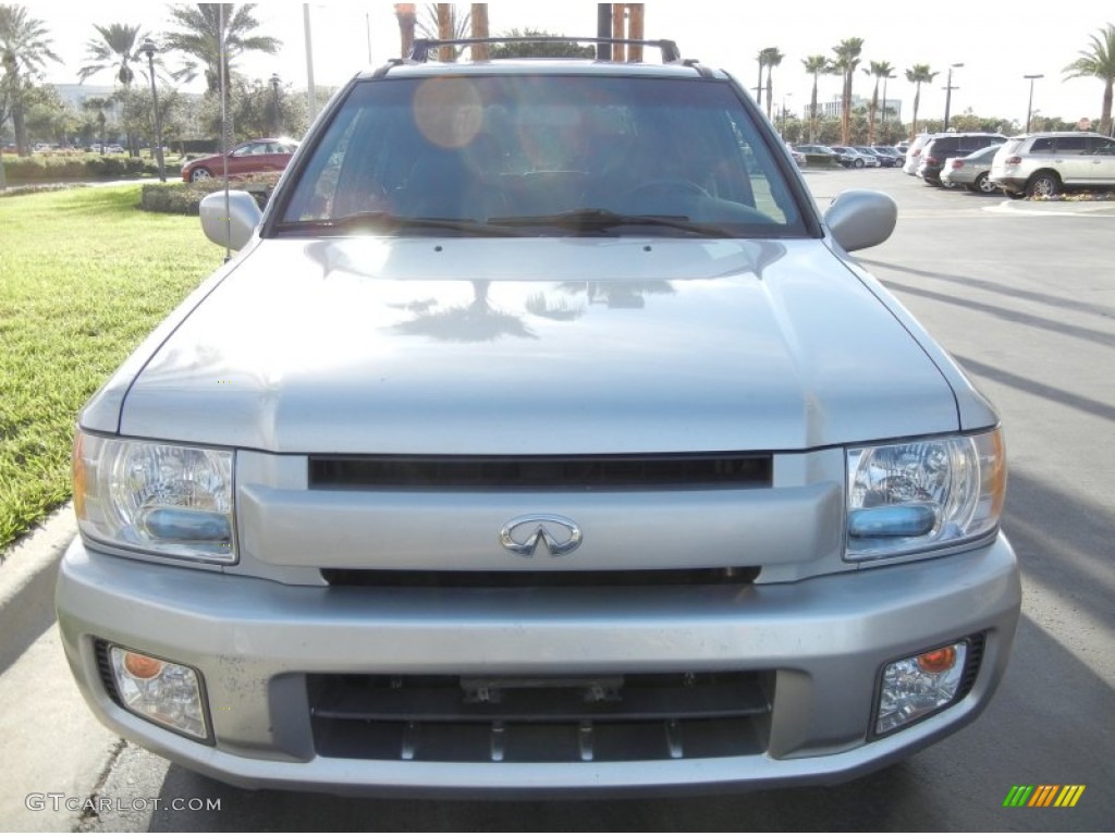 2002 QX4 4x4 - Brilliant Silver Metallic / Graphite photo #3