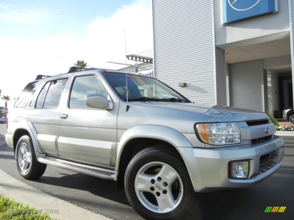 2002 QX4 4x4 - Brilliant Silver Metallic / Graphite photo #4