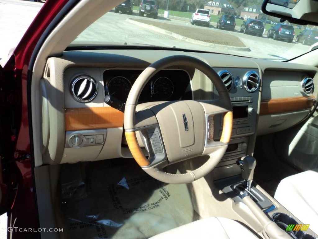 2008 MKZ Sedan - Vivid Red Metallic / Sand photo #18