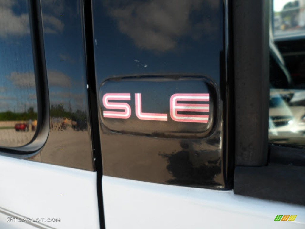 2000 GMC Safari SLE Marks and Logos Photo #58893438