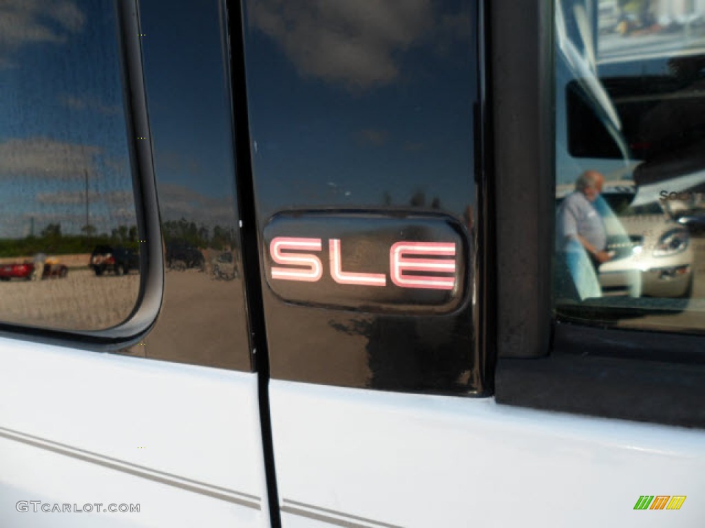 2000 GMC Safari SLE Marks and Logos Photo #58893477