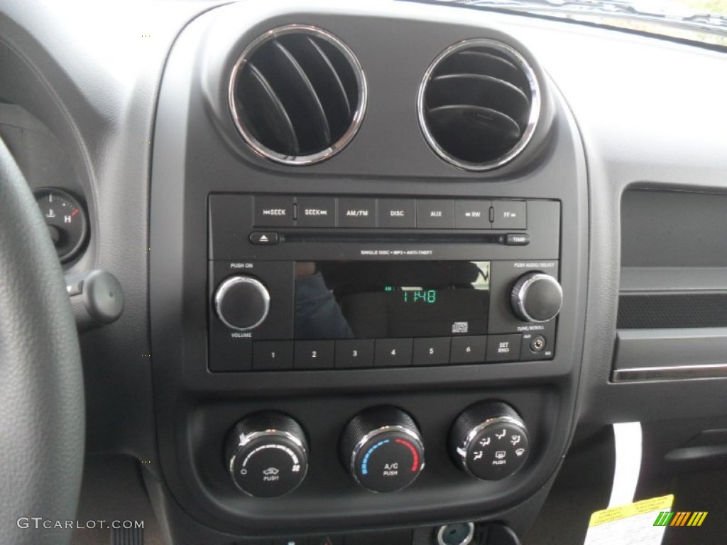 2012 Jeep Patriot Sport Controls Photo #58894272