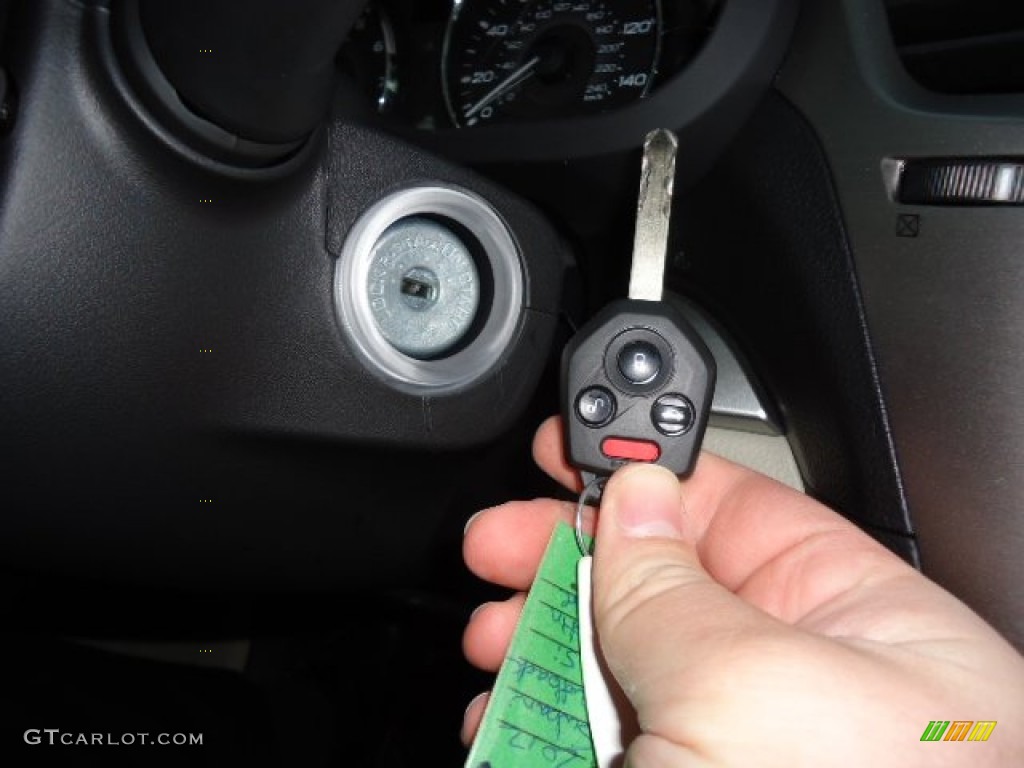 2012 Subaru Outback 2.5i Keys Photos